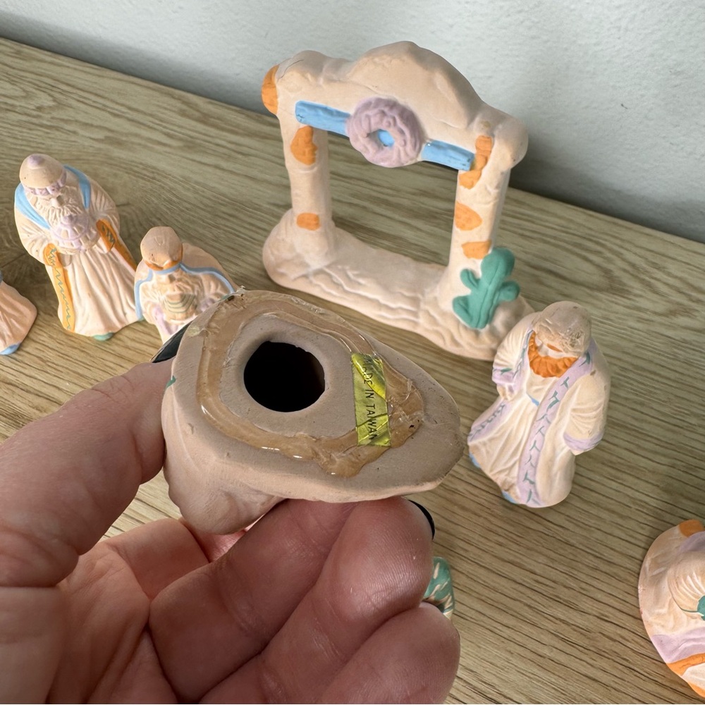 Holiday Time Southwest Themed Nativity Set Hand Painted Terracotta 10 Piece Set - Picture 11 of 13